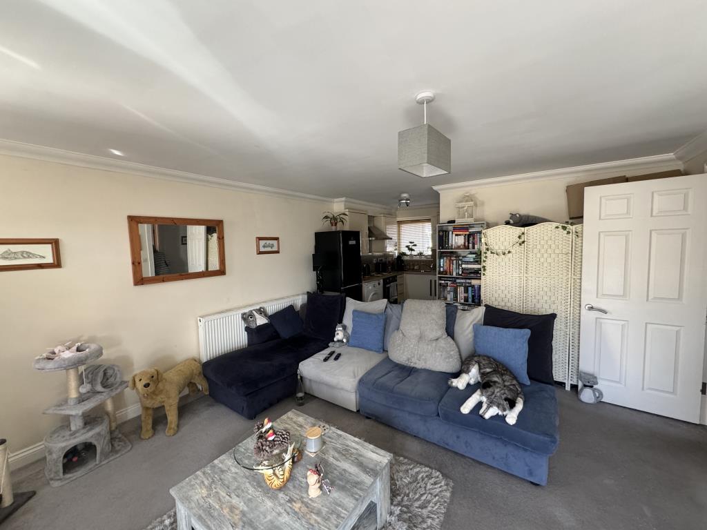 Lot: 7 - LEASEHOLD FLAT WITH PARKING SPACE - View from the living room towards the kitchen